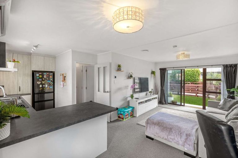 Photo of property in 2/99 Seddon Street, Pukekohe, 2120