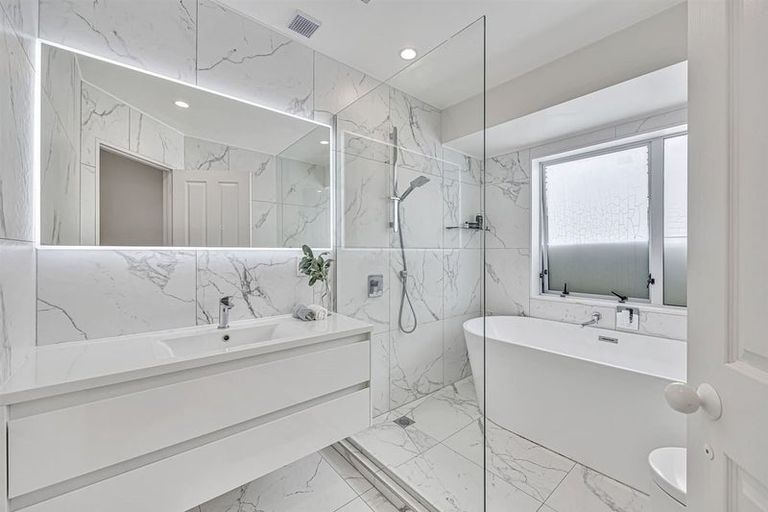 Photo of property in 1 Driscoll Place, Farm Cove, Auckland, 2012