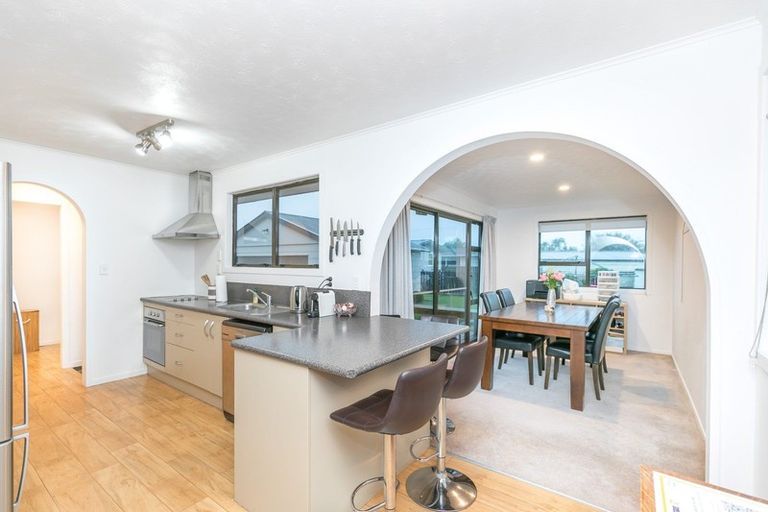 Photo of property in 110 Oakfield Crescent, Pukete, Hamilton, 3200