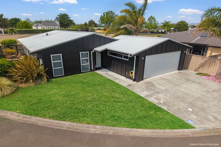 Photo of property in 10 Gregory Grove, Clive, 4102