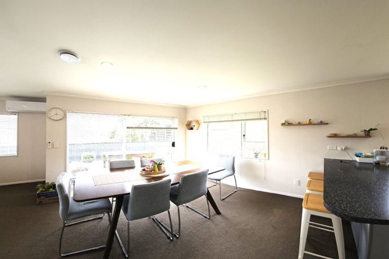 Photo of property in 93a Taylor Terrace, Tawa, Wellington, 5028
