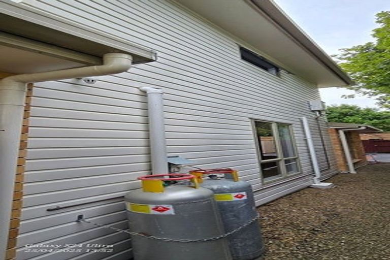 Photo of property in 20 Barnea Circle, Glen Eden, Auckland, 0602