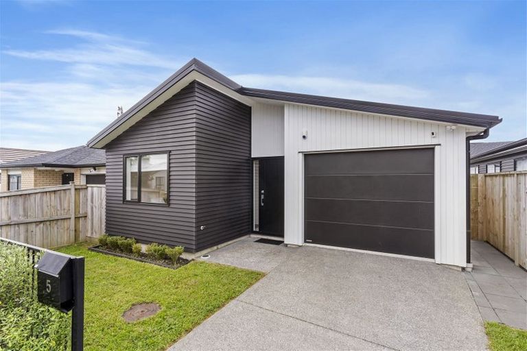 Photo of property in 5 Castlepoint Avenue, Takanini, 2110