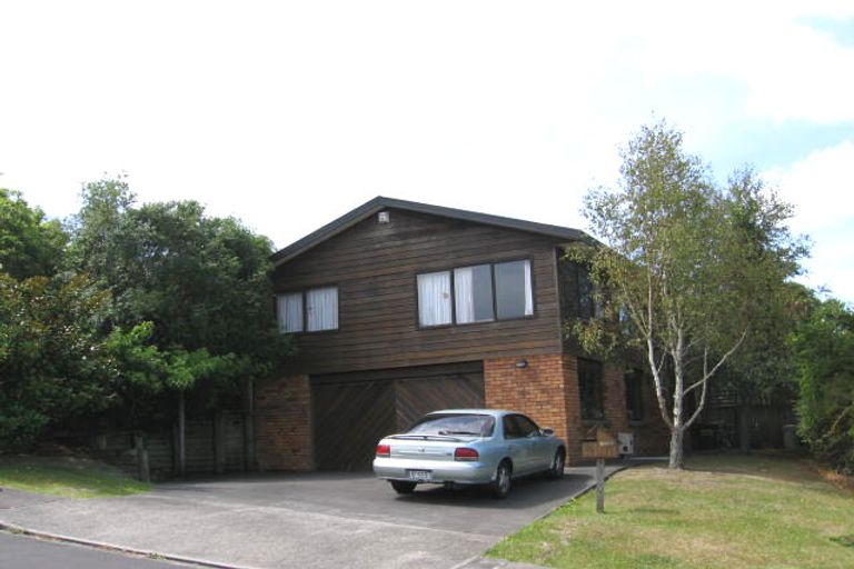 Photo of property in 5 Strabo Place, Windsor Park, Auckland, 0632