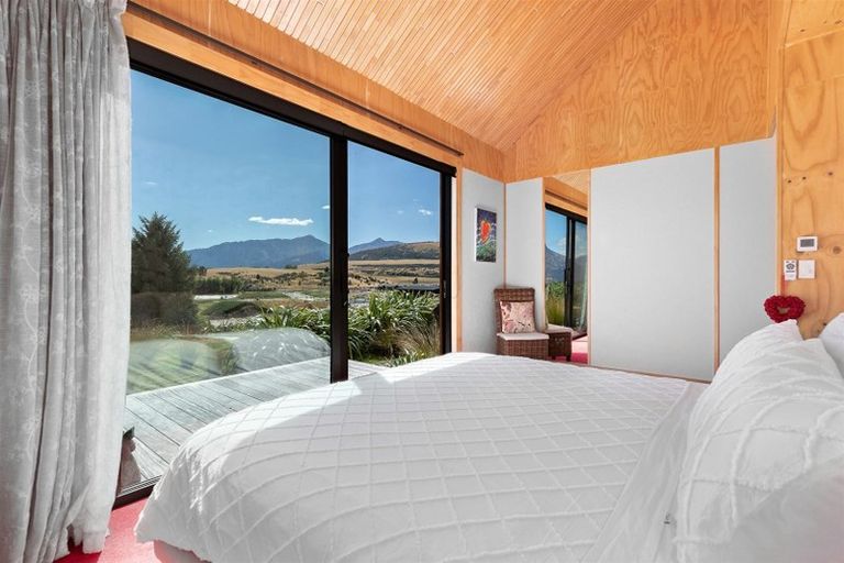 Photo of property in 11 Cunninghams Drive, Jacks Point, Queenstown, 9371