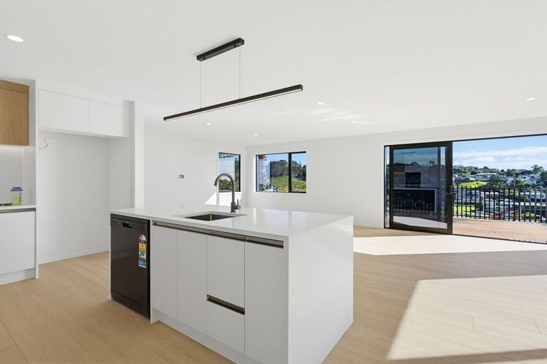 Photo of property in 8a Cedar Terrace, Stanmore Bay, Whangaparaoa, 0932
