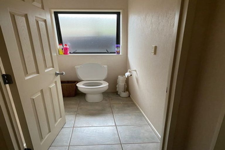 Photo of property in 18 Glen Bay Close, Pinehill, Auckland, 0632