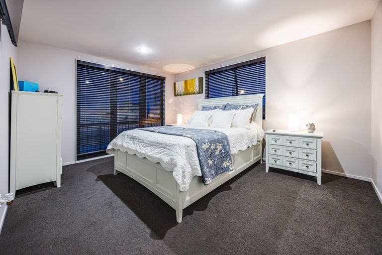 Photo of property in 22 Erceg Way, Rosehill, Papakura, 2113