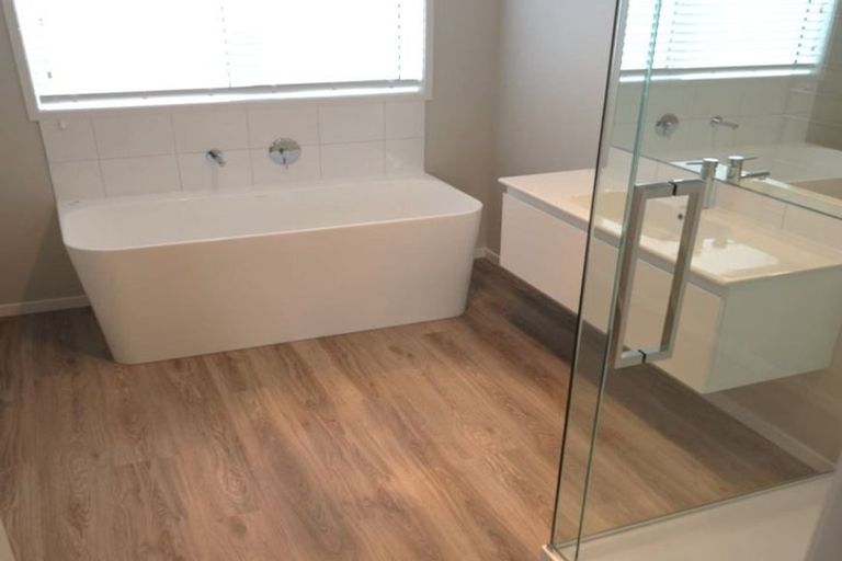 Photo of property in 28 Queen Street, Cambridge, 3434