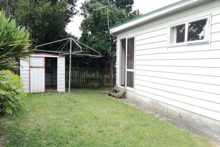 Photo of property in 14 Youngs Road, Papakura, 2110
