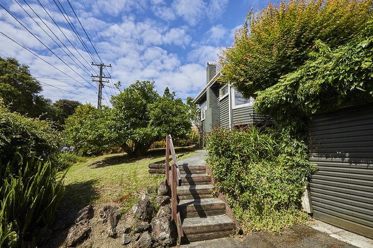 Photo of property in 37 Kopiko Road, Titirangi, Auckland, 0604
