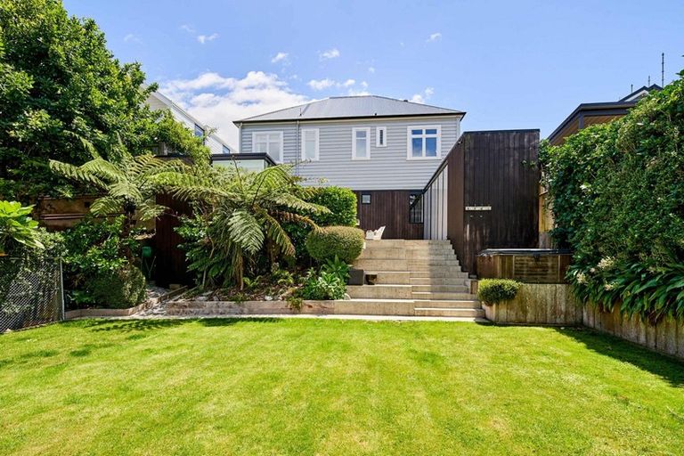 Photo of property in 8 Mcfarlane Street, Mount Victoria, Wellington, 6011