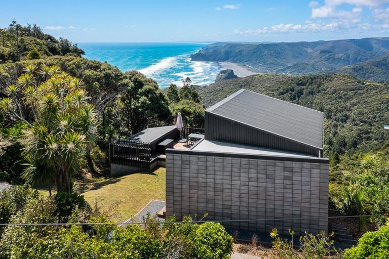 Photo of property in 23 Log Race Road, Piha, New Lynn, 0772