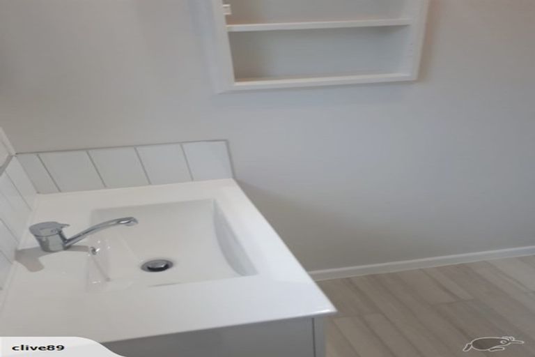 Photo of property in 239 Hepburn Road, Glendene, Auckland, 0602