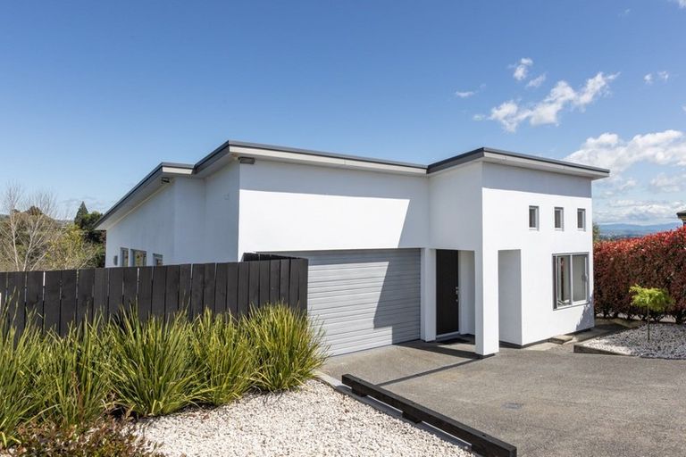 Photo of property in 79 Hikanui Drive, Havelock North, 4130