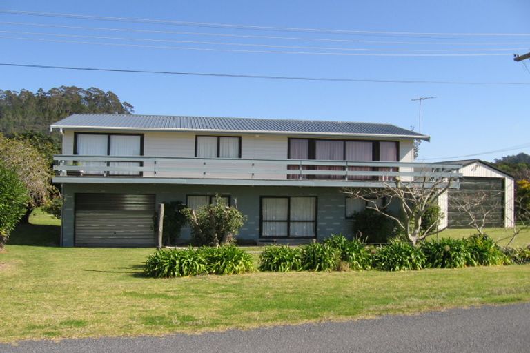 Photo of property in 1 Marine Parade, Cooks Beach, Whitianga, 3591