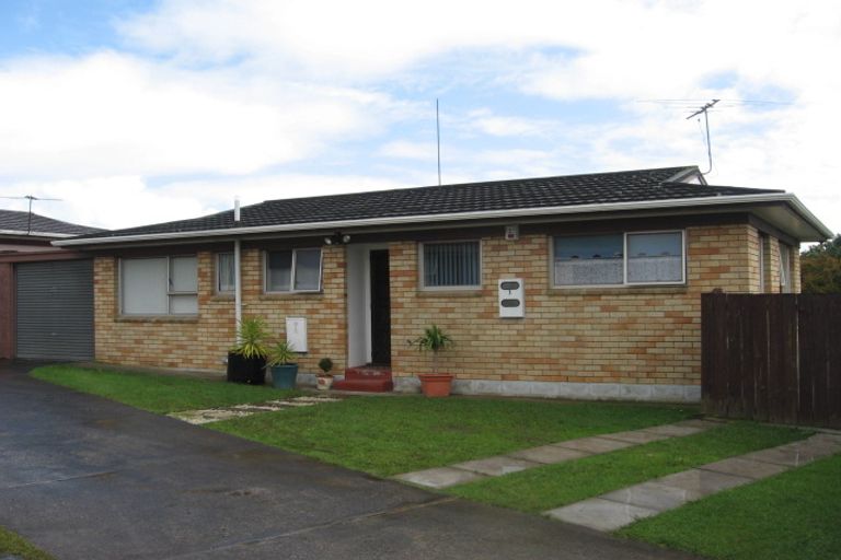 Photo of property in 15 Ballater Place, Highland Park, Auckland, 2010