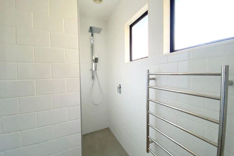 Photo of property in 4/390 West Coast Road, Glen Eden, Auckland, 0602