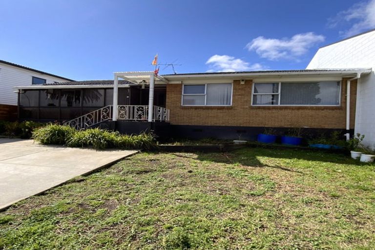 Photo of property in 1 Arnwood Street, Manurewa, Auckland, 2102