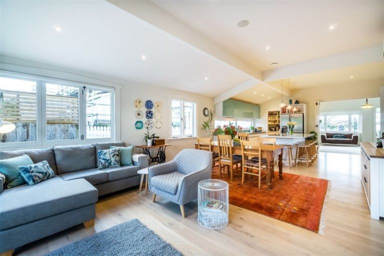 Photo of property in 27 Merani Street, Narrow Neck, Auckland, 0622