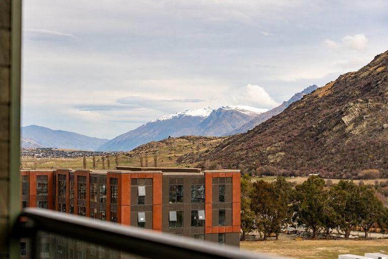 Photo of property in Wyndham Gardens Apartments, 30 Red Oaks Drive, Frankton, Queenstown, 9300