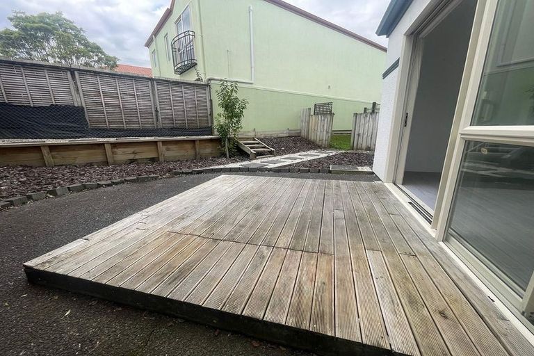 Photo of property in 3 Dainton Place, New Lynn, Auckland, 0600