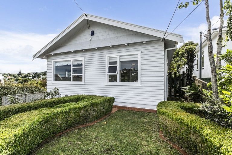 Photo of property in 15 Omar Street, Khandallah, Wellington, 6035