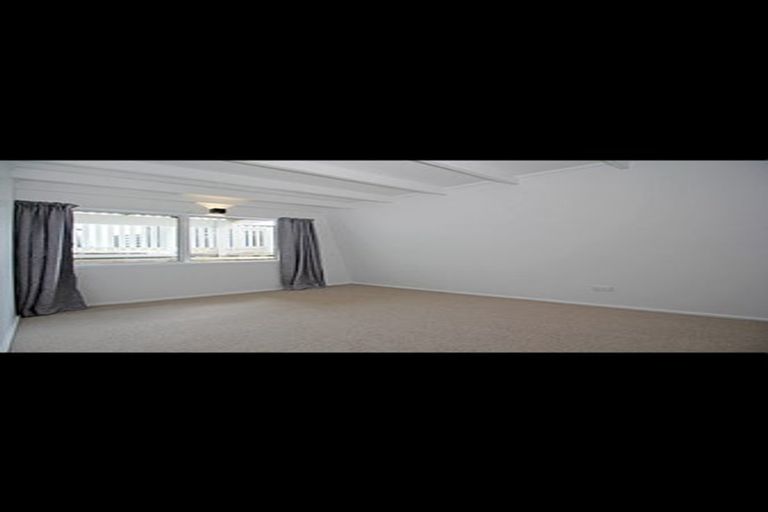 Photo of property in 1/18 Edgerton Road, Te Atatu Peninsula, Auckland, 0610