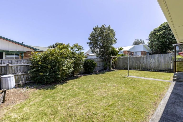 Photo of property in 2/5a Tahurangi Place, Spotswood, New Plymouth, 4310