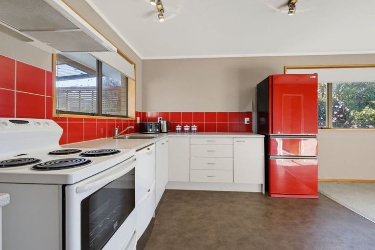 Photo of property in 10b Taurus Place, Kawaha Point, Rotorua, 3010