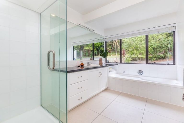 Photo of property in 16 Homewood Place, Chatswood, Auckland, 0626