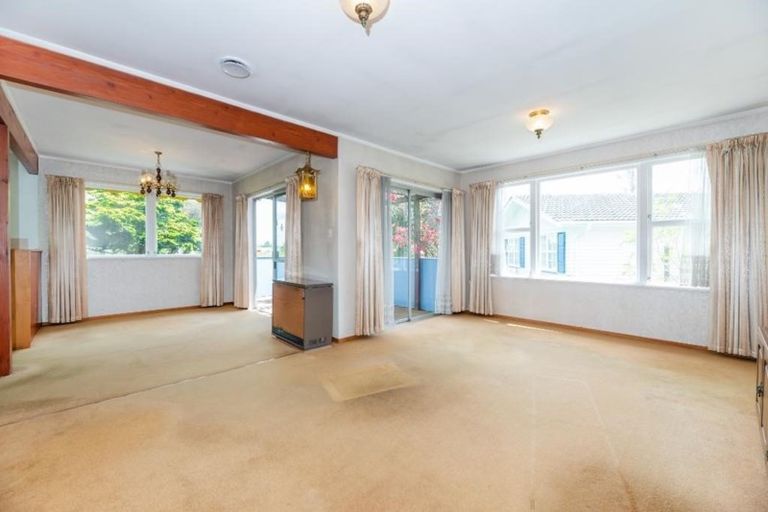 Photo of property in 2 Sunvue Road, Glen Eden, Auckland, 0602