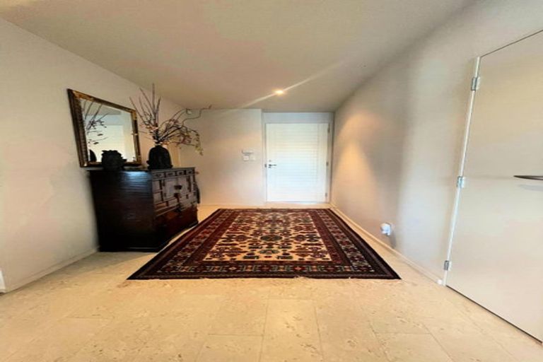 Photo of property in Beauport Apartments, 2/30 The Crescent, Roseneath, Wellington, 6011