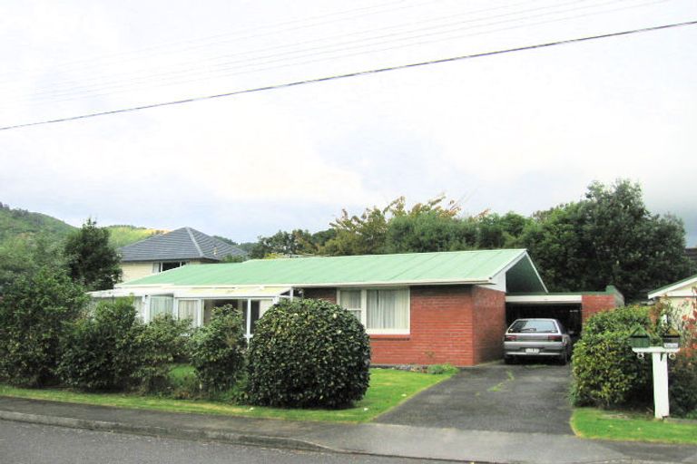 Photo of property in 1 Iti Grove, Waikanae, 5036