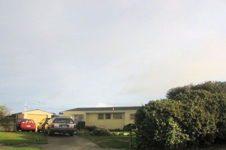 Photo of property in 17 Chelmarsh Place, Highbury, Palmerston North, 4412
