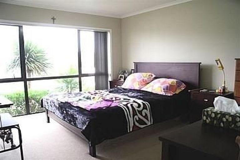 Photo of property in 27 Canyon Drive, Oteha, Auckland, 0632