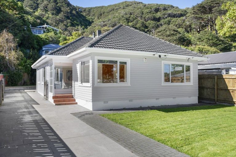 Photo of property in 283 Muritai Road, Eastbourne, Lower Hutt, 5013