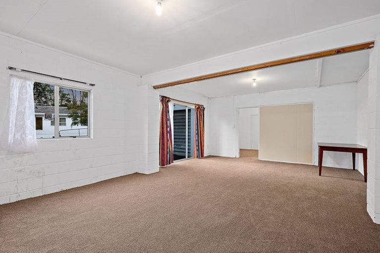 Photo of property in 6 Cyclarama Crescent, Massey, Auckland, 0614