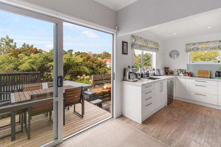 Photo of property in 15 Frankley Road, Westown, New Plymouth, 4310