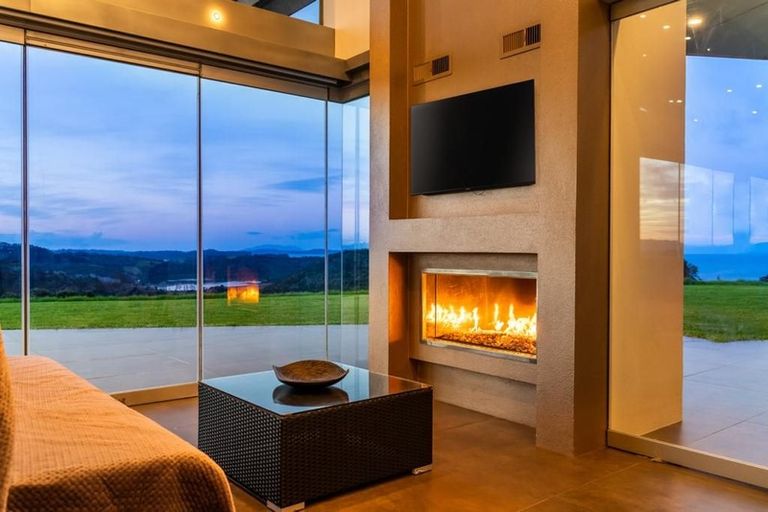 Photo of property in 83 Jervis Road, Waiwera, Orewa, 0994