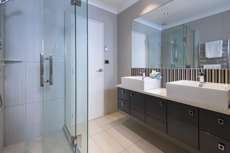 Photo of property in 43 Manor Park, Sunnyhills, Auckland, 2010