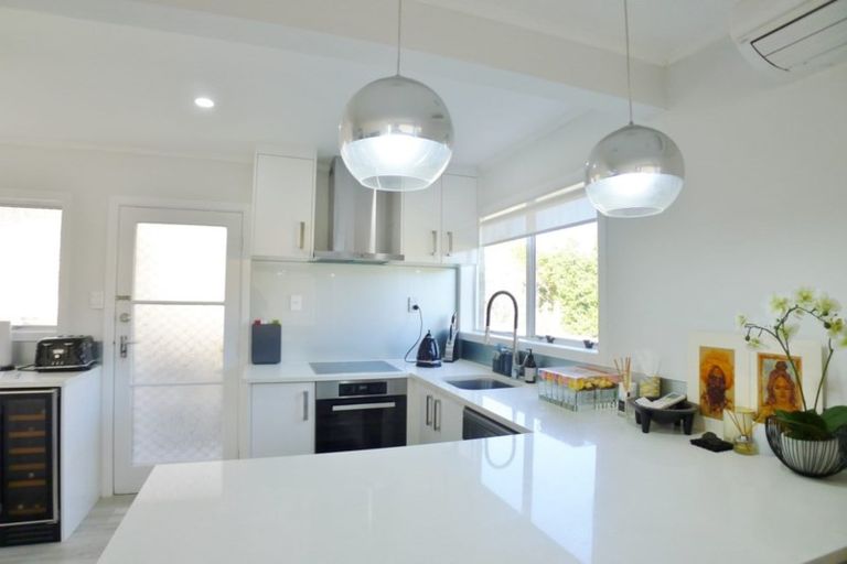 Photo of property in 1/29 Nikau Street, New Lynn, Auckland, 0600