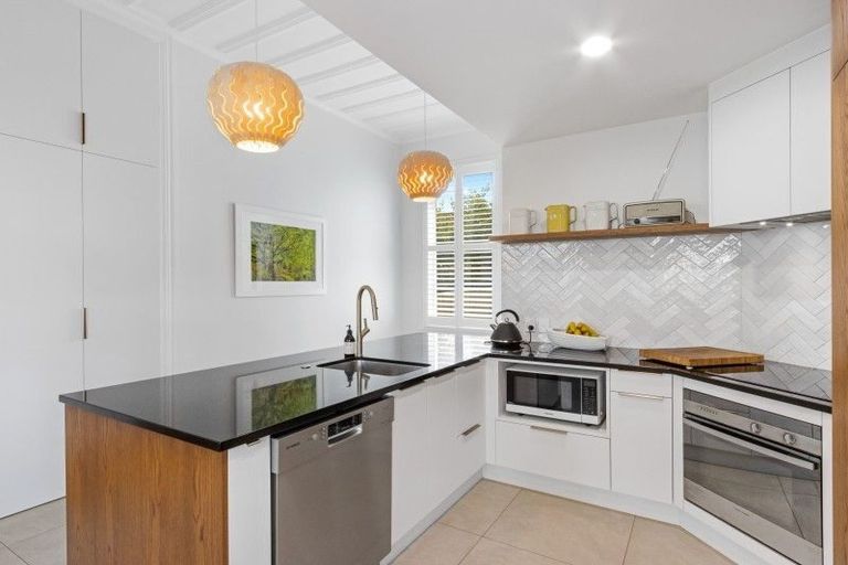 Photo of property in 11 Colenso Avenue, Hospital Hill, Napier, 4110