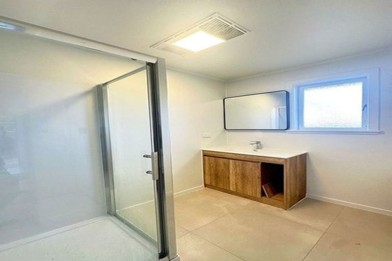 Photo of property in 479 Waitakere Road, Taupaki, Henderson, 0782