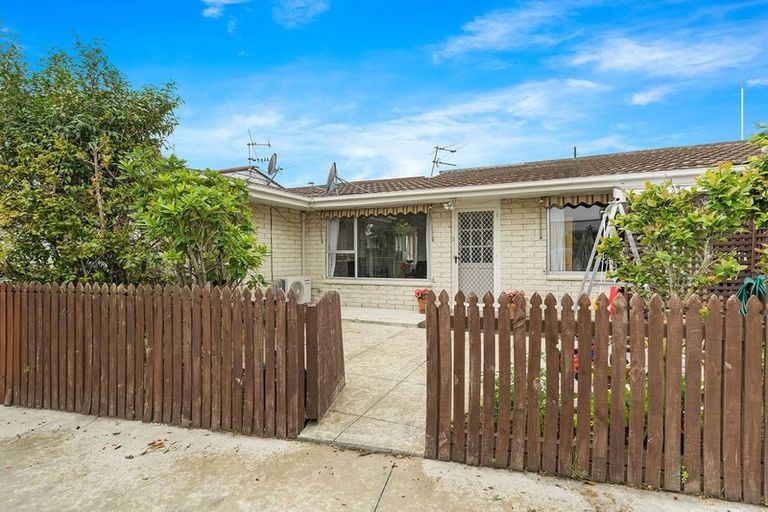 Photo of property in 2/8 Bowen Street, Upper Riccarton, Christchurch, 8041