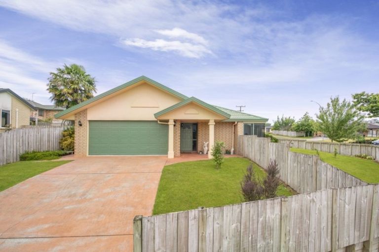 Photo of property in 2 Highgrove Drive, Grandview Heights, Hamilton, 3200