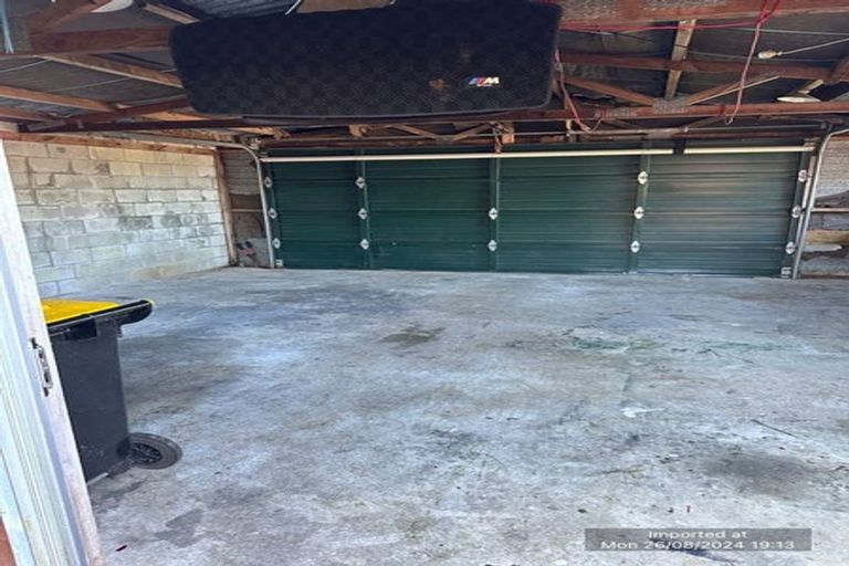 Photo of property in 10 Cheltenham Terrace, Newlands, Wellington, 6037