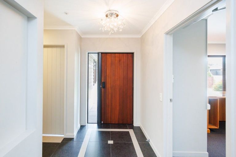 Photo of property in 35 Pegasus Place, Kelvin Grove, Palmerston North, 4414