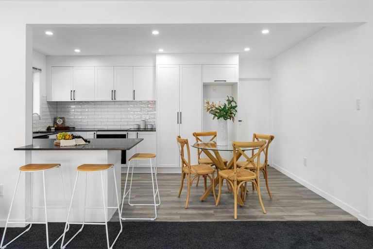 Photo of property in 2/320 Memorial Avenue, Burnside, Christchurch, 8053