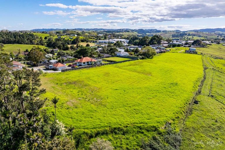 Photo of property in 6 Whaka Street, Maungaturoto, 0520